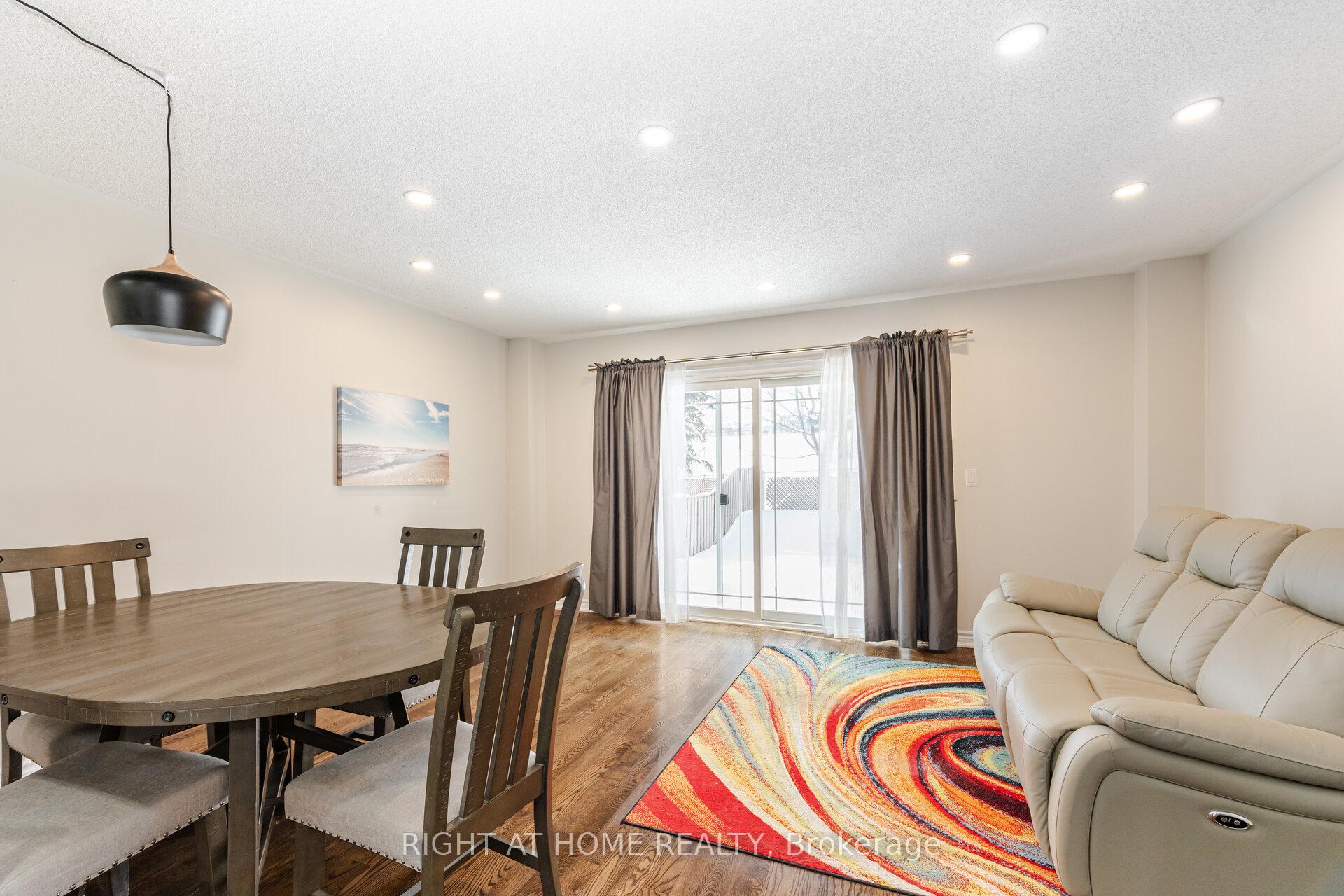 Photo 10 of 163 Tamarack Drive, Markham, Aileen-Willowbrook — HOMEH