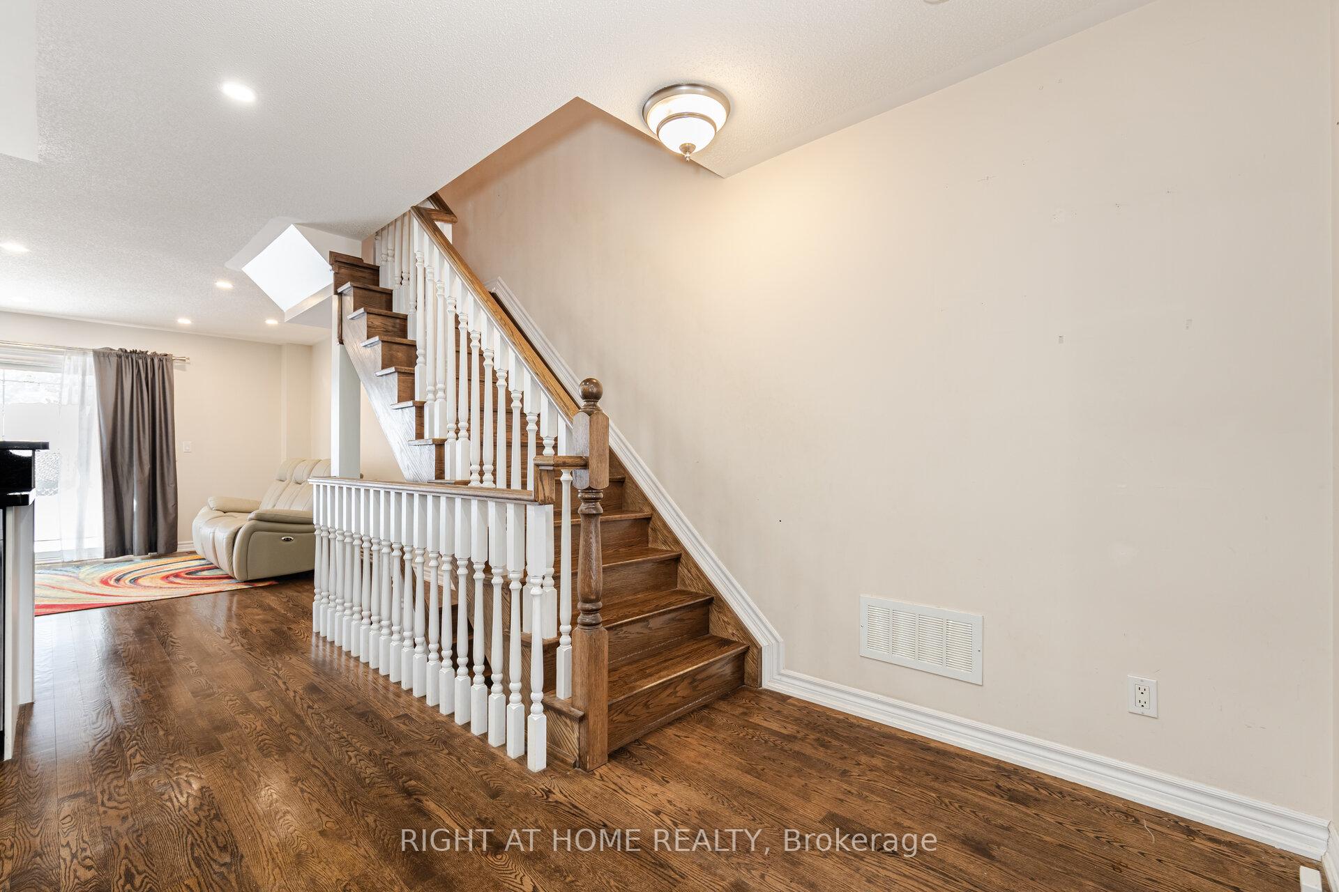 Photo 14 of 163 Tamarack Drive, Markham, Aileen-Willowbrook — HOMEH