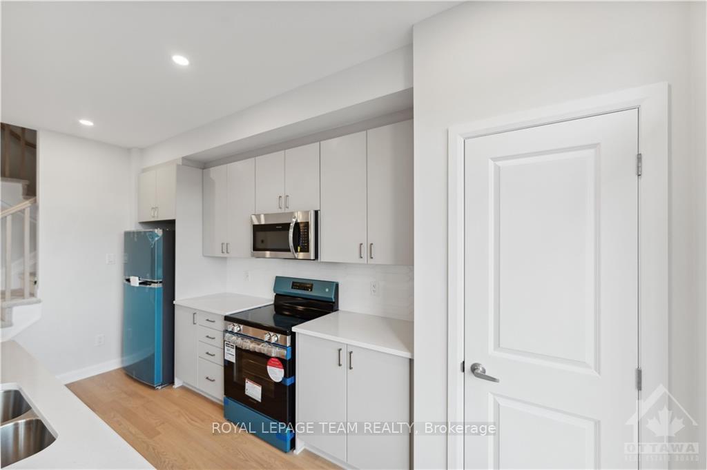 Photo 2 of 704 Fairline Row, Ottawa, Kanata - Emerald Meadows/Trailwest — HOMEH