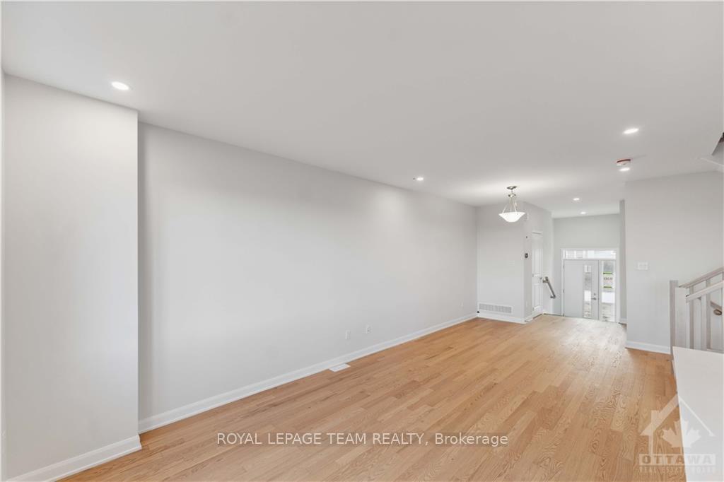 Photo 3 of 704 Fairline Row, Ottawa, Kanata - Emerald Meadows/Trailwest — HOMEH