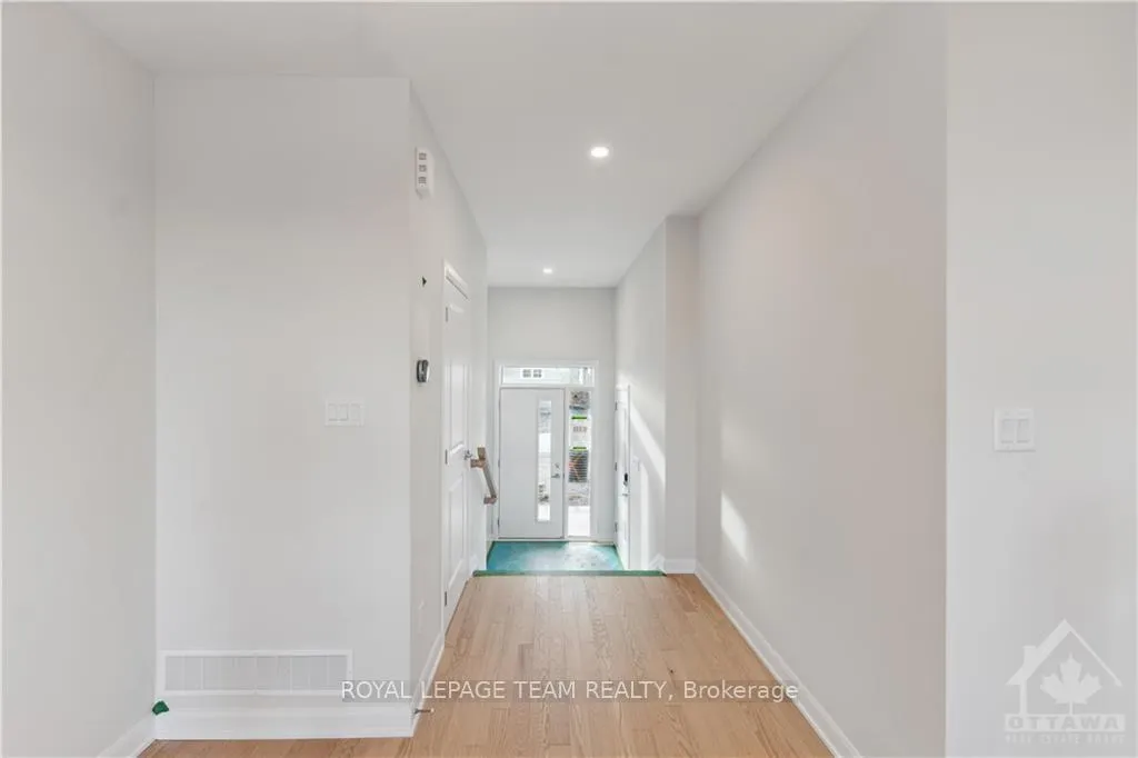 Photo 7 of 704 Fairline Row, Ottawa, Kanata - Emerald Meadows/Trailwest — HOMEH