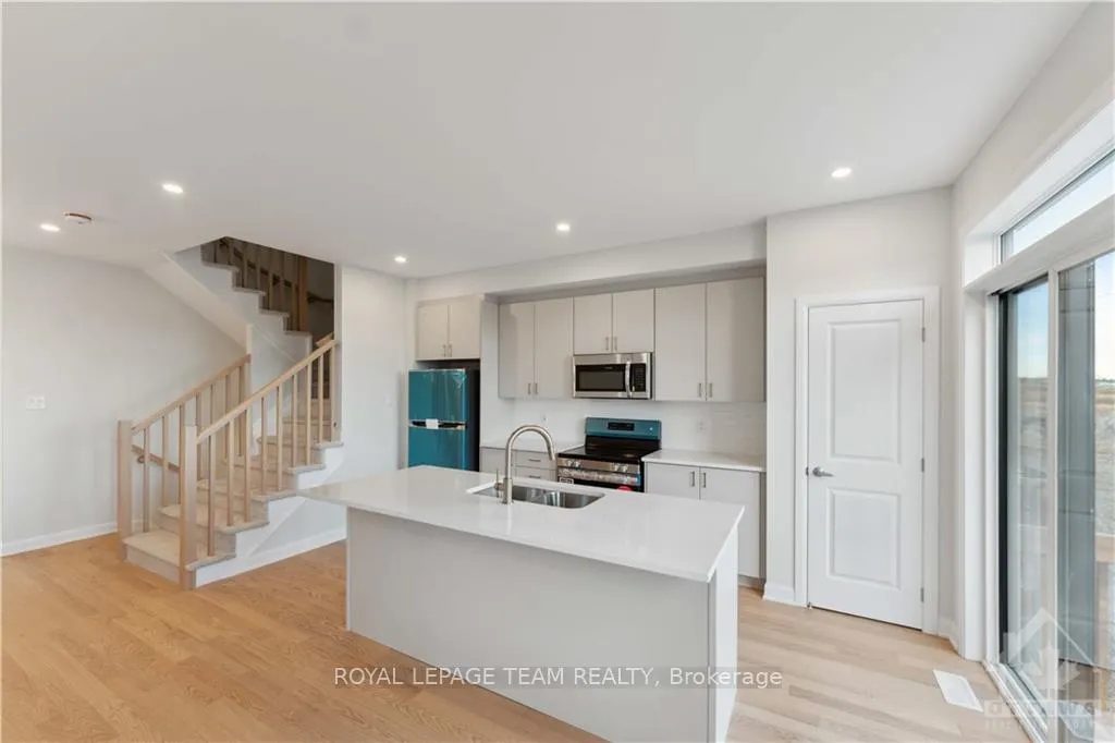 Photo 11 of 704 Fairline Row, Ottawa, Kanata - Emerald Meadows/Trailwest — HOMEH