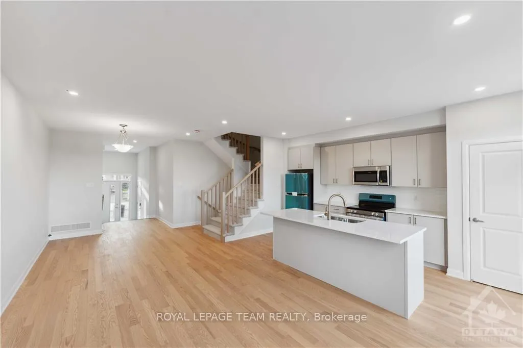 Photo 12 of 704 Fairline Row, Ottawa, Kanata - Emerald Meadows/Trailwest — HOMEH