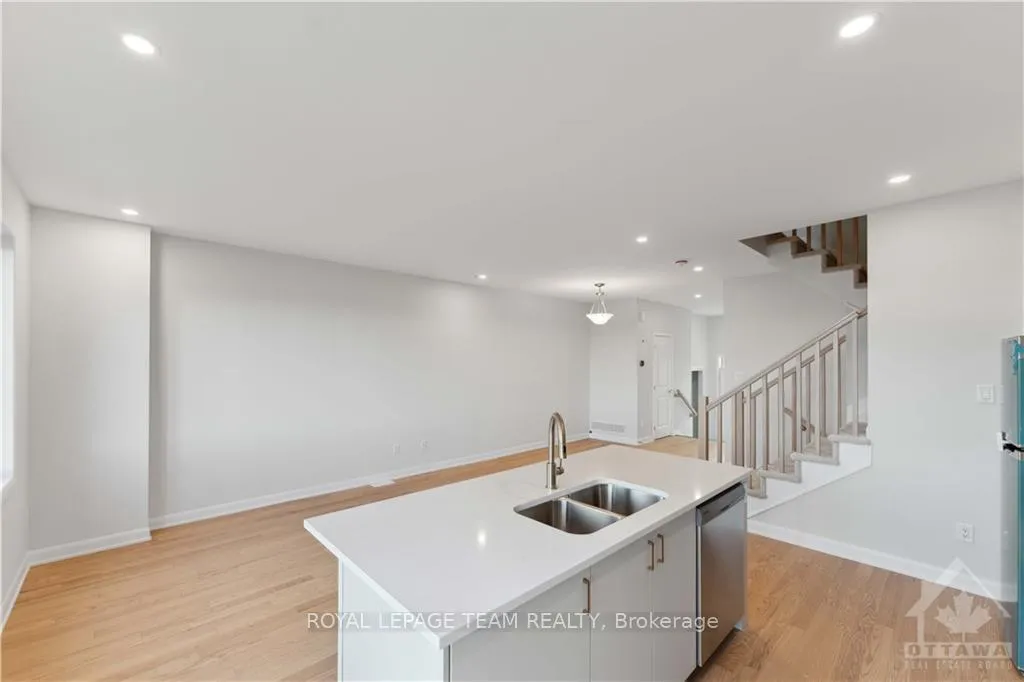 Photo 14 of 704 Fairline Row, Ottawa, Kanata - Emerald Meadows/Trailwest — HOMEH