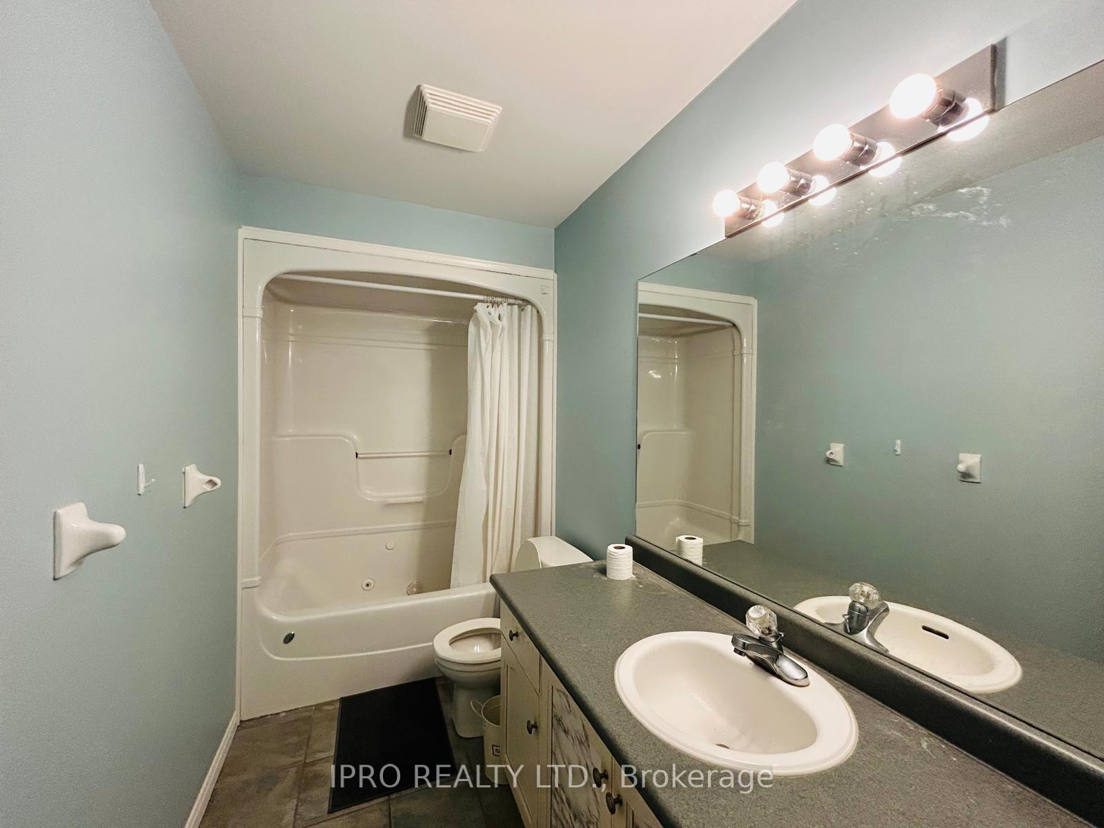 Photo 17 of 123 Frances Avenue, Hamilton, Stoney Creek — HOMEH