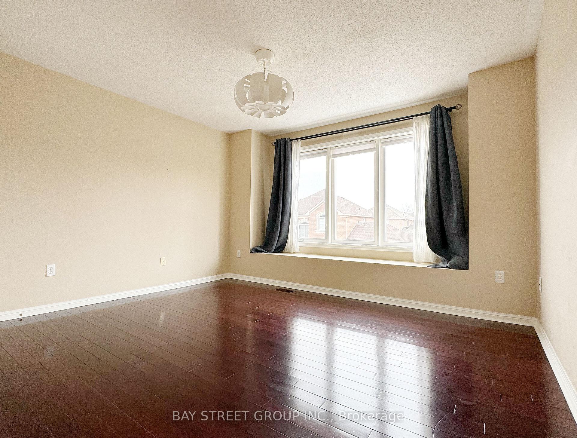 Photo 16 of 43 Drawbridge Drive, Markham, Berczy — HOMEH