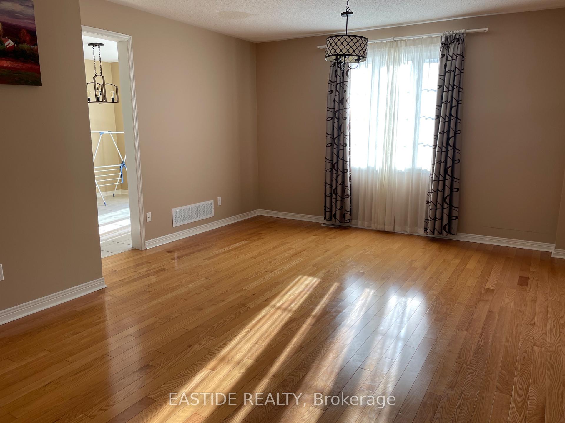 Photo 2 of 25 Larcastle Avenue, Markham, Berczy — HOMEH