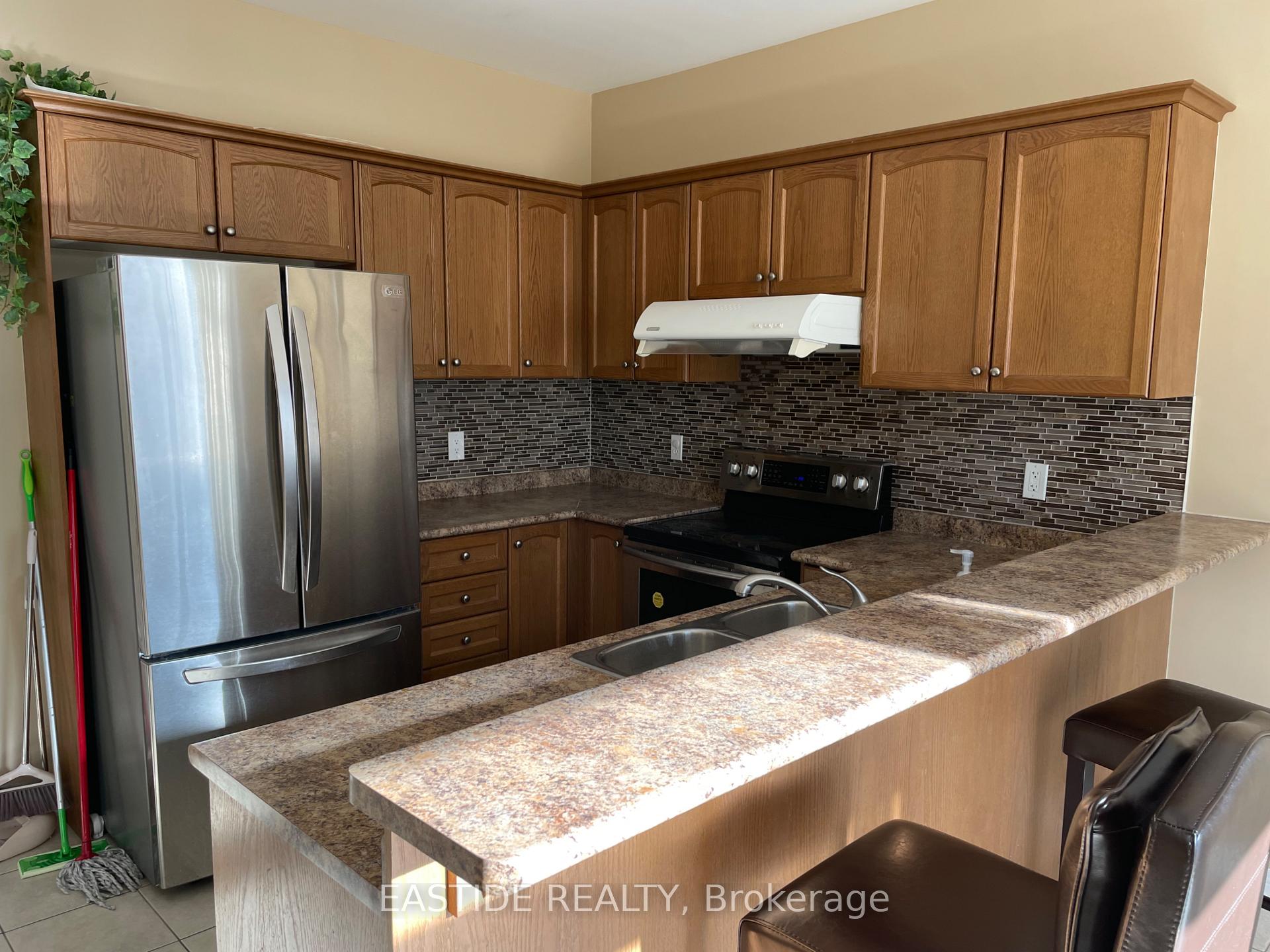 Photo 4 of 25 Larcastle Avenue, Markham, Berczy — HOMEH