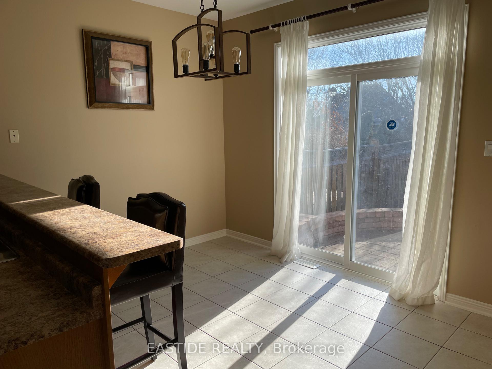 Photo 5 of 25 Larcastle Avenue, Markham, Berczy — HOMEH