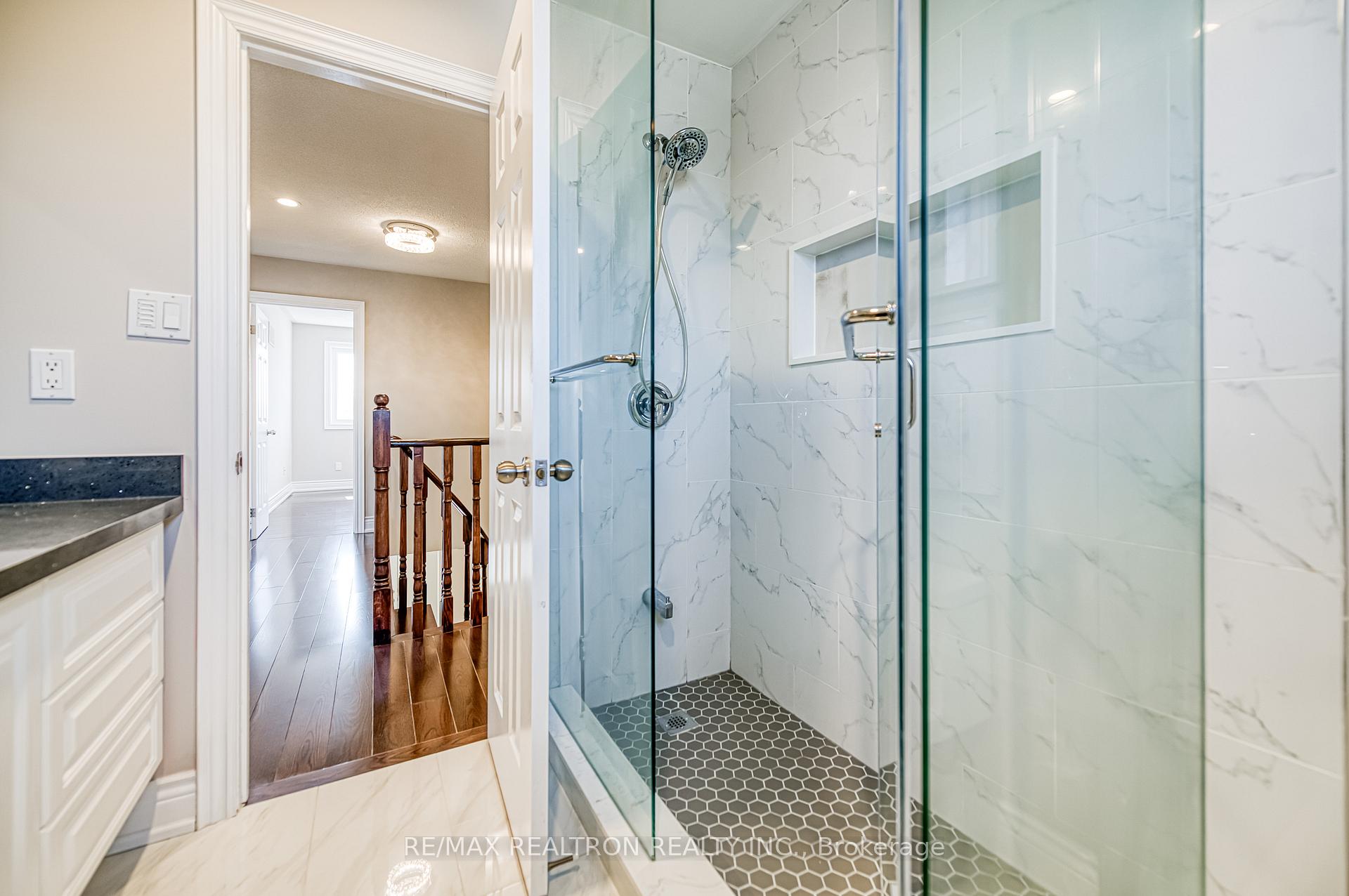 Photo 2 of 433 Raymerville Drive, Markham, Raymerville — HOMEH