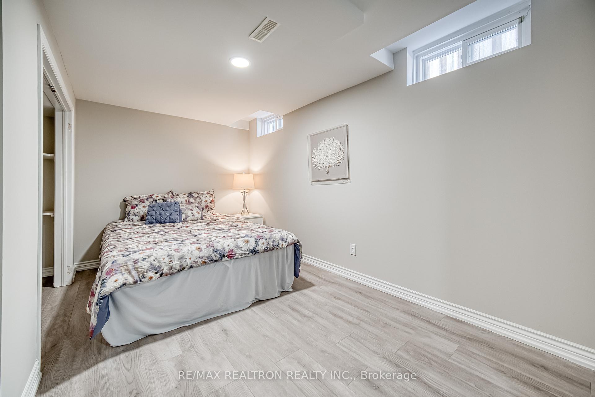 Photo 4 of 433 Raymerville Drive, Markham, Raymerville — HOMEH