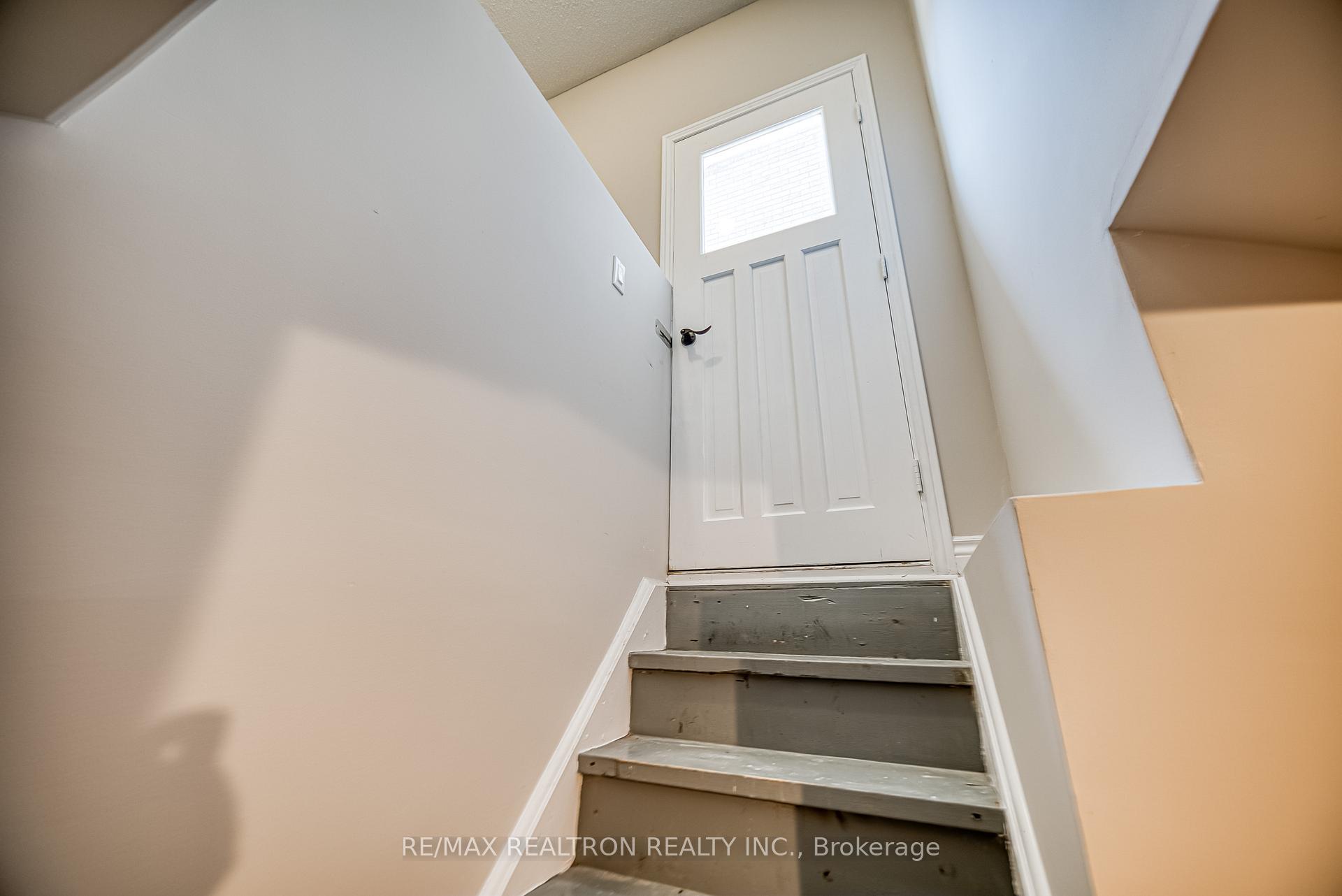 Photo 6 of 433 Raymerville Drive, Markham, Raymerville — HOMEH