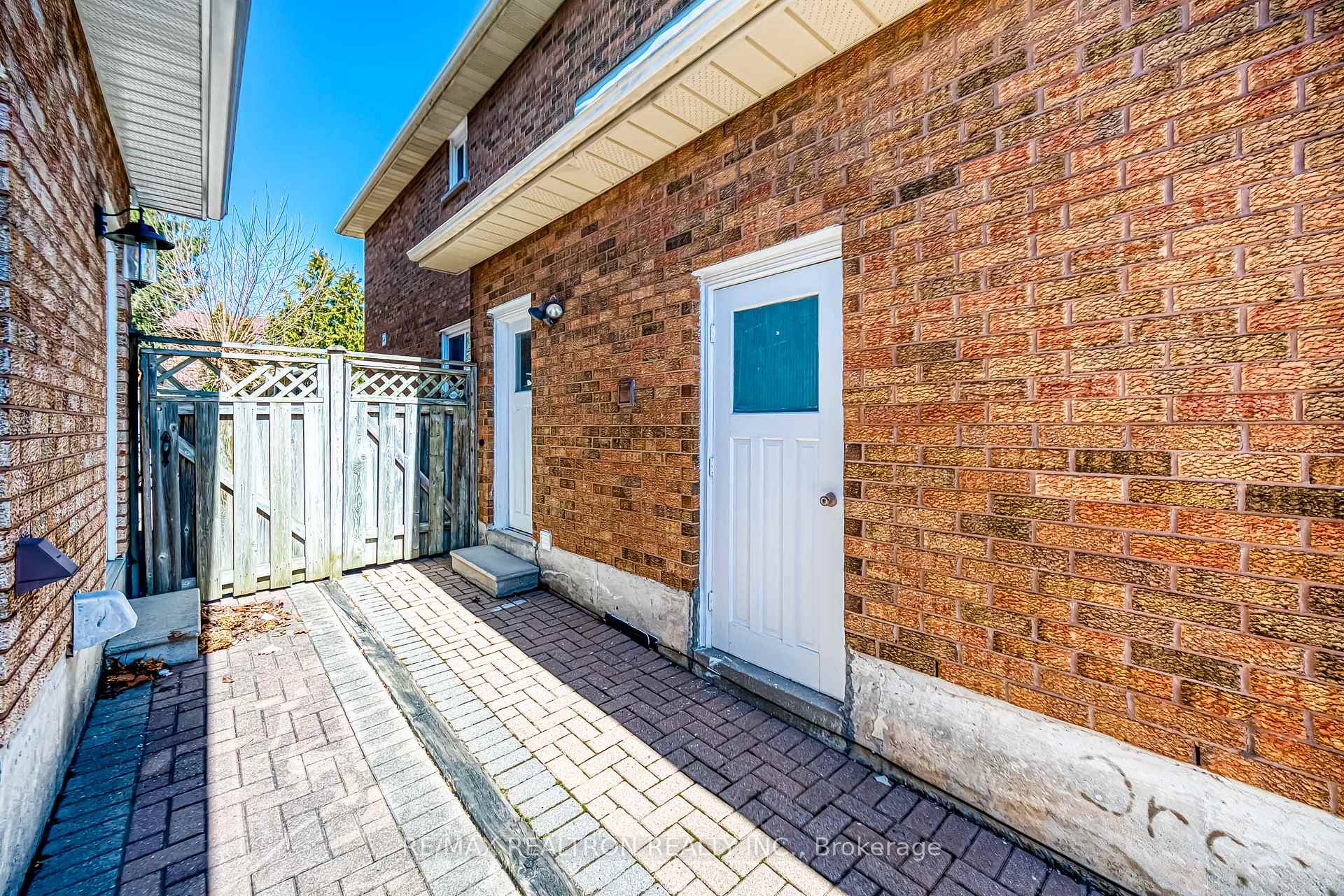Photo 8 of 433 Raymerville Drive, Markham, Raymerville — HOMEH