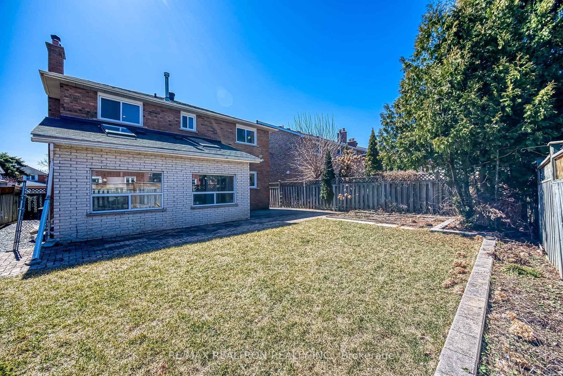Photo 10 of 433 Raymerville Drive, Markham, Raymerville — HOMEH