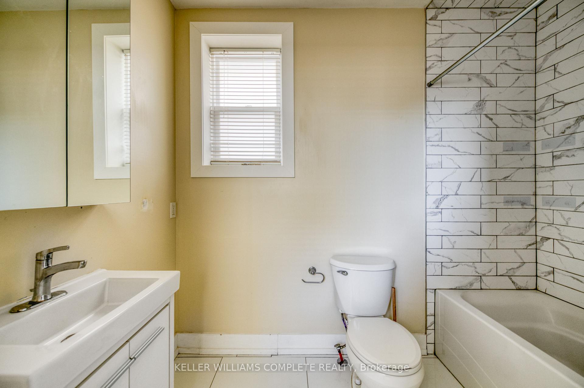 Photo 8 of Unit Unit 2, 48 Shaw Street, Hamilton, Industrial Sector — HOMEH
