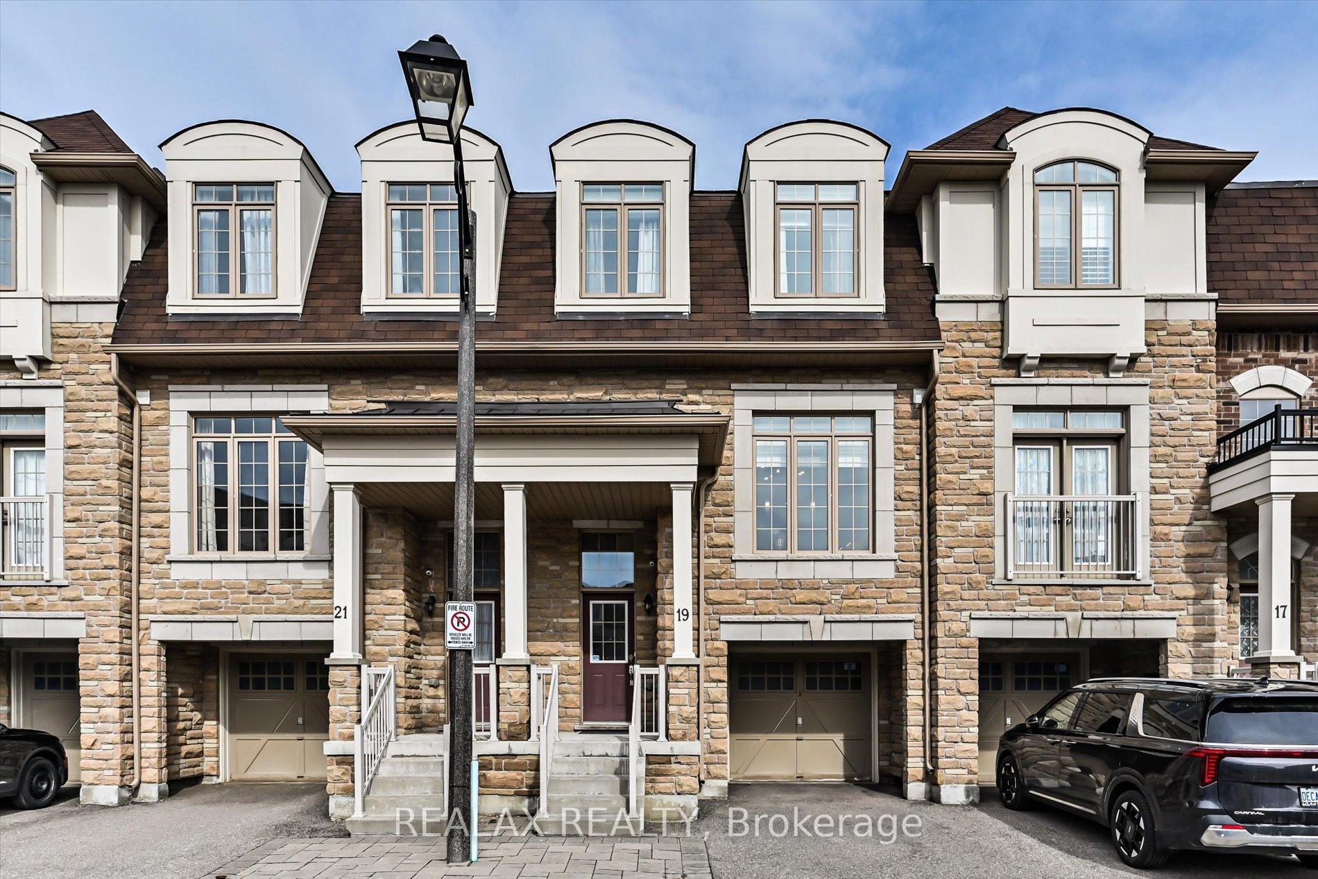 Photo 3 of 19 Etherington Way, Markham, Victoria Square — HOMEH