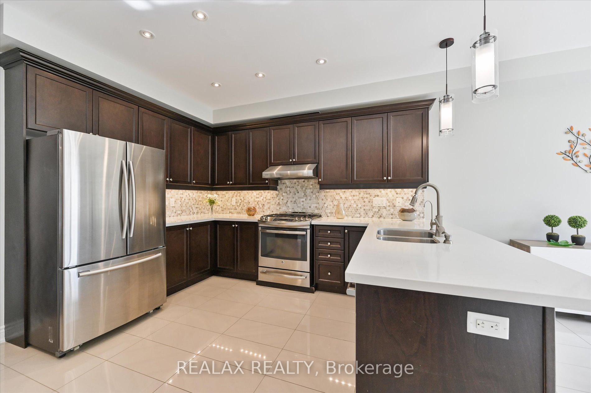 Photo 5 of 19 Etherington Way, Markham, Victoria Square — HOMEH