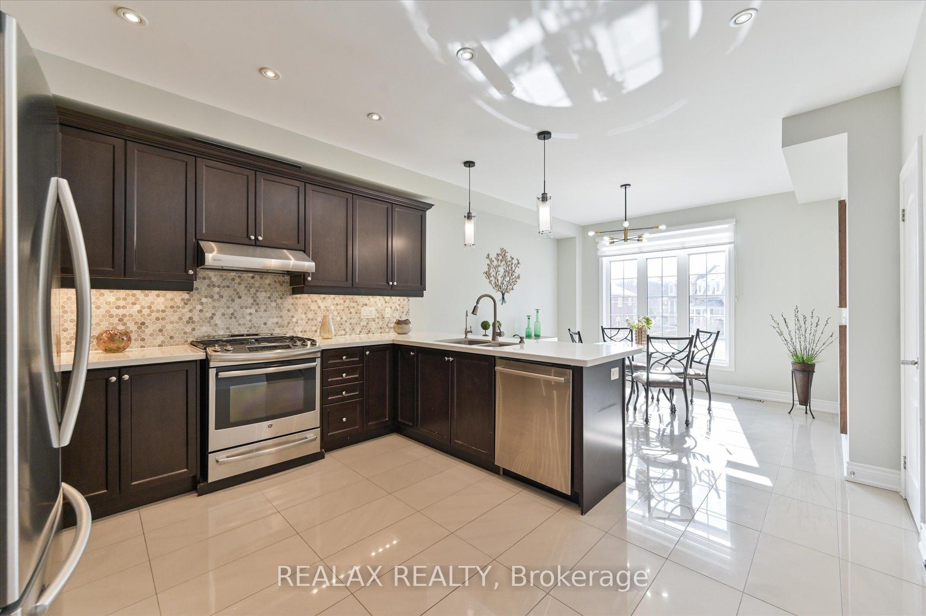 Photo 6 of 19 Etherington Way, Markham, Victoria Square — HOMEH