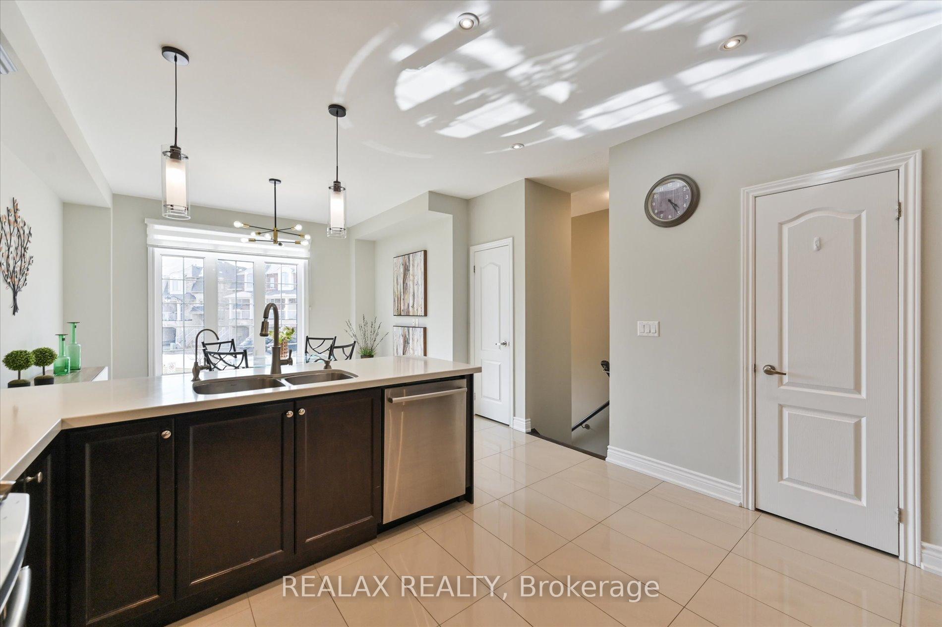 Photo 7 of 19 Etherington Way, Markham, Victoria Square — HOMEH