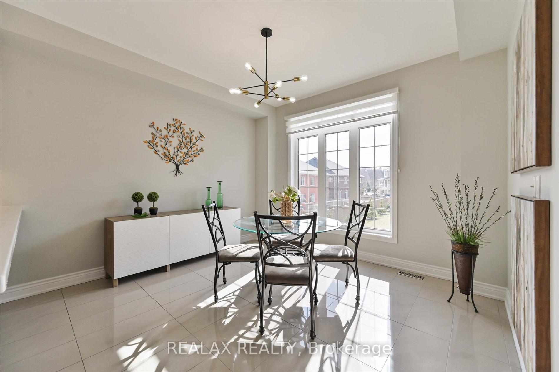 Photo 9 of 19 Etherington Way, Markham, Victoria Square — HOMEH