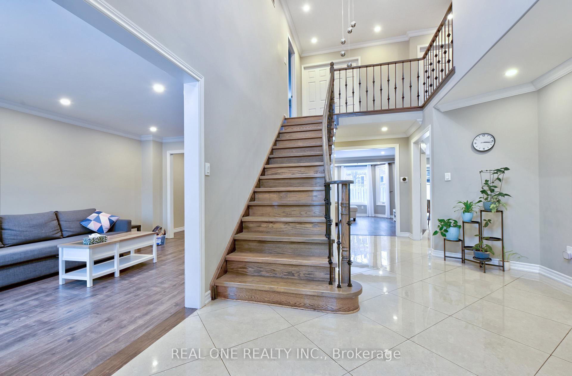 Photo 3 of 90 Morrison Crescent, Markham, Buttonville — HOMEH