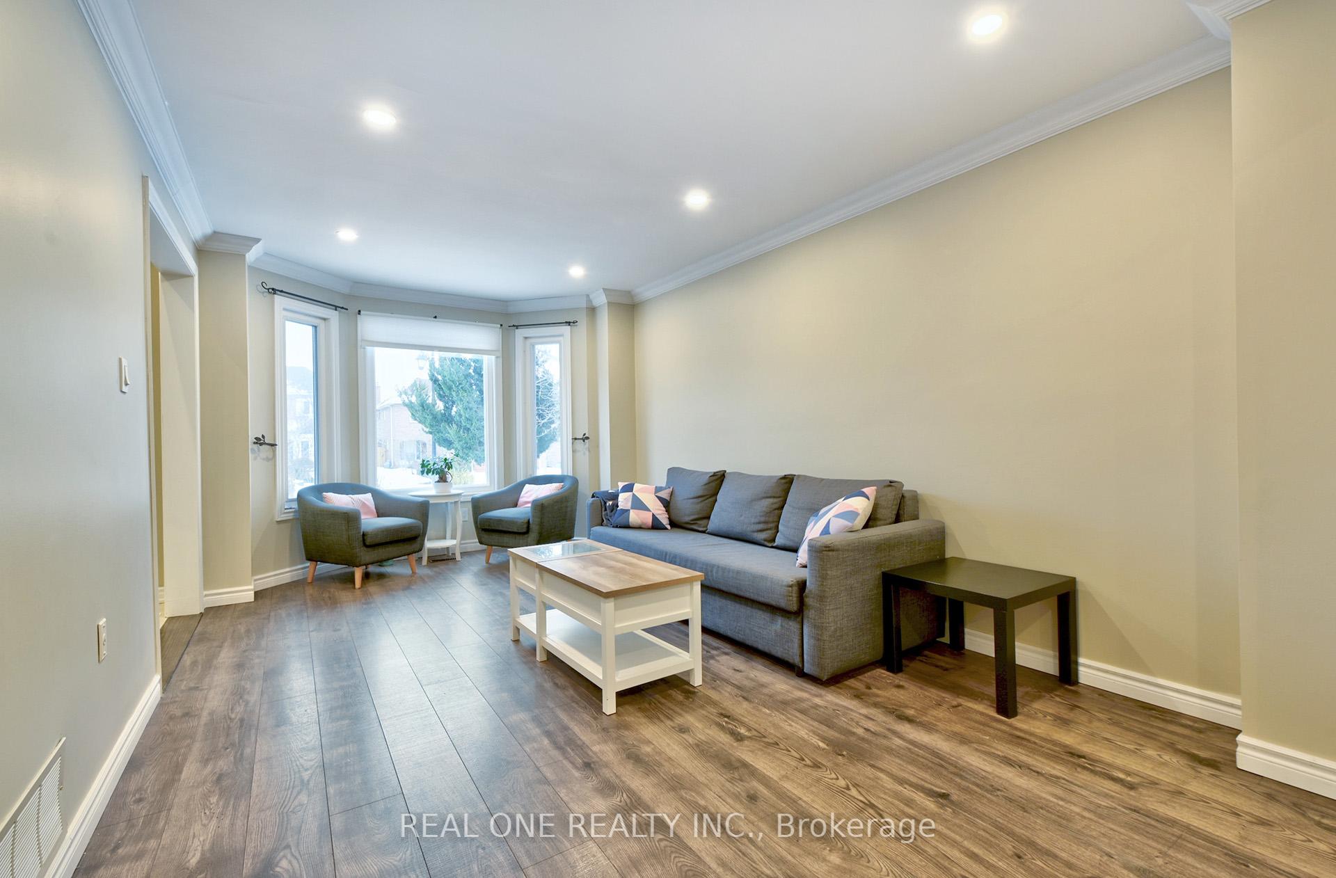 Photo 6 of 90 Morrison Crescent, Markham, Buttonville — HOMEH