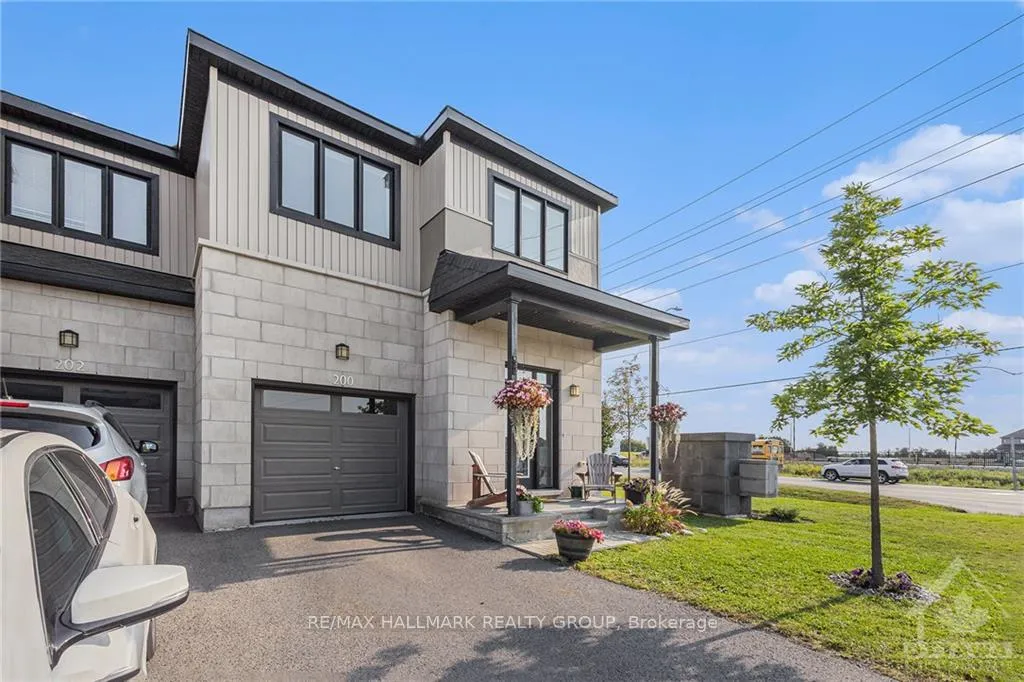 Photo 4 of 200 Don Brown, Ottawa, Kanata - Emerald Meadows/Trailwest — HOMEH