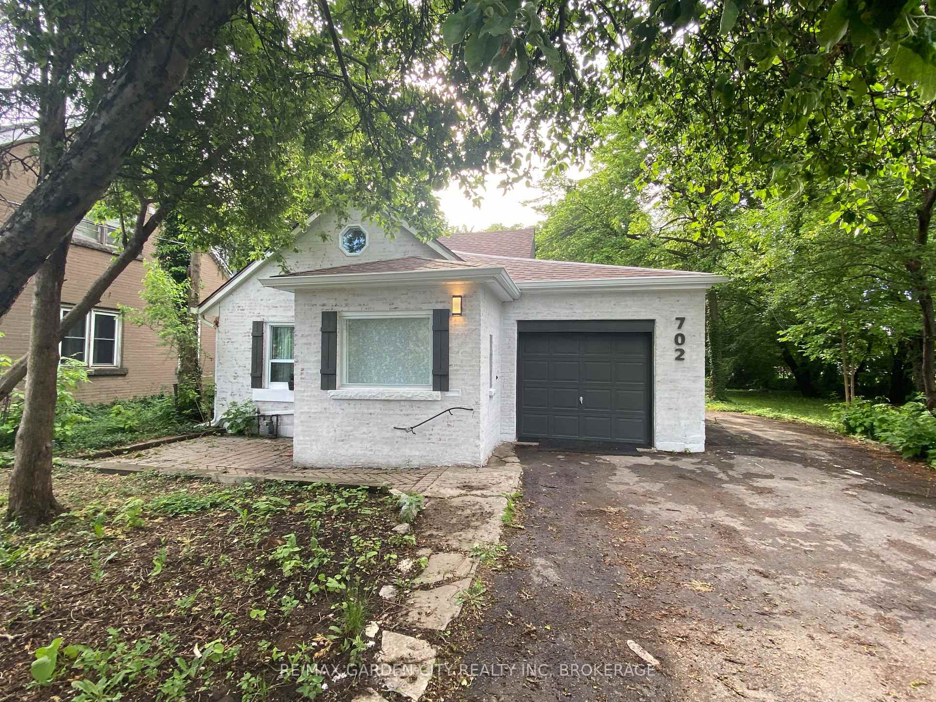 Photo 1 of 702 Upper Gage Avenue, Hamilton, Macassa — HOMEH