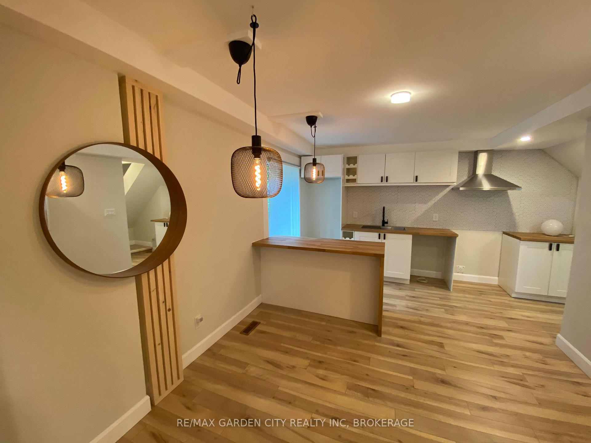 Photo 4 of 702 Upper Gage Avenue, Hamilton, Macassa — HOMEH