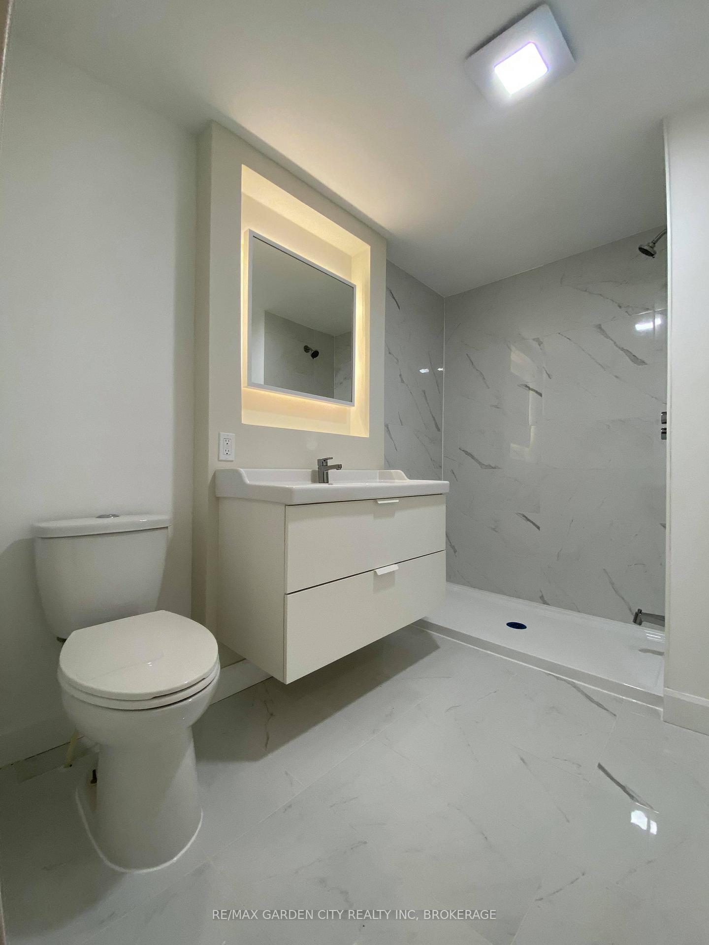 Photo 5 of 702 Upper Gage Avenue, Hamilton, Macassa — HOMEH