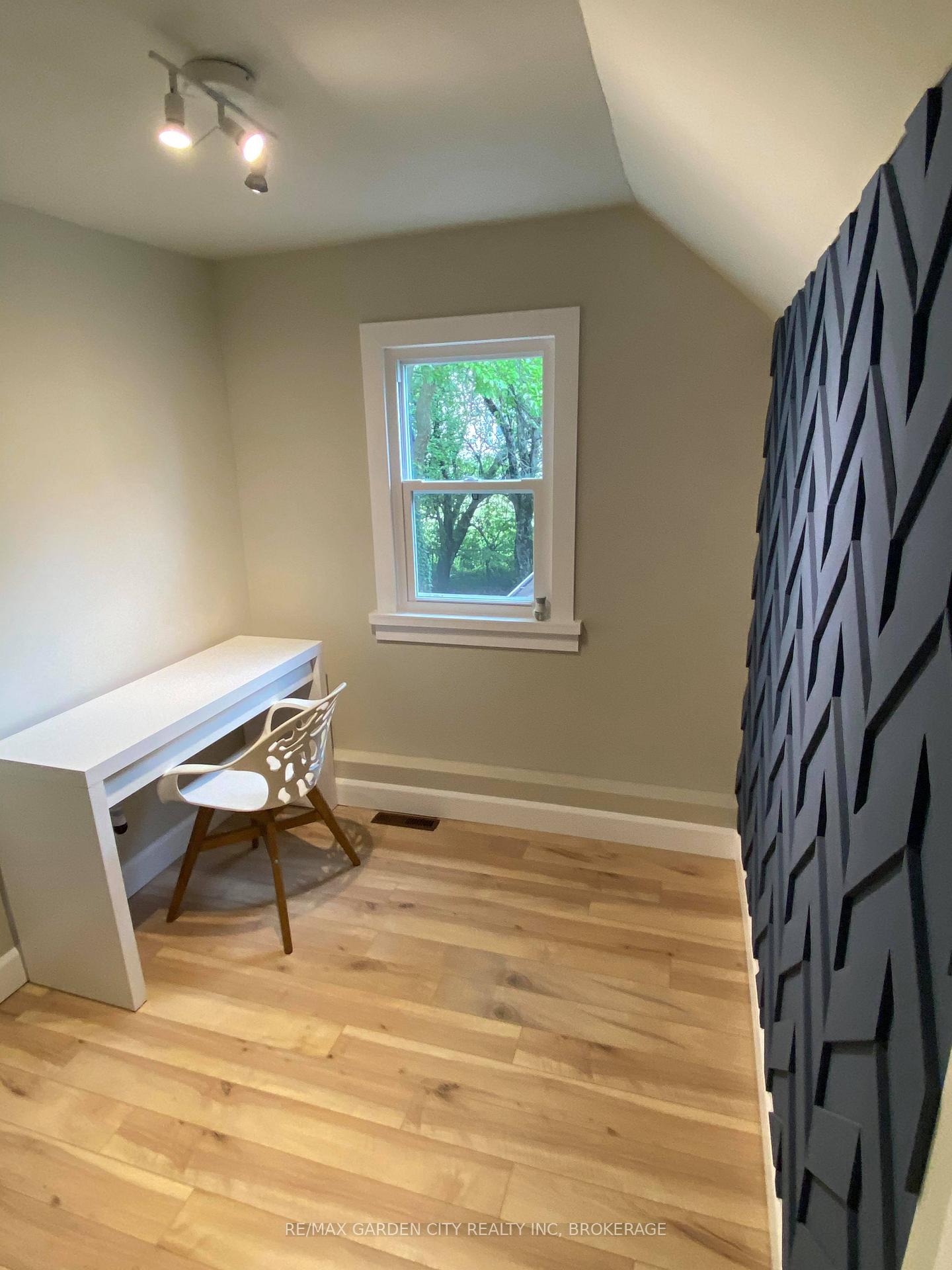 Photo 7 of 702 Upper Gage Avenue, Hamilton, Macassa — HOMEH