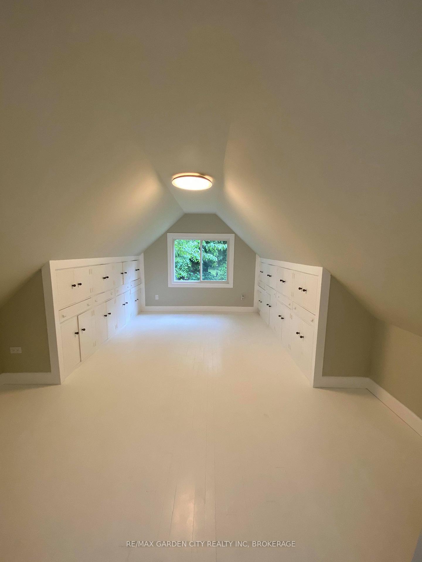 Photo 10 of 702 Upper Gage Avenue, Hamilton, Macassa — HOMEH