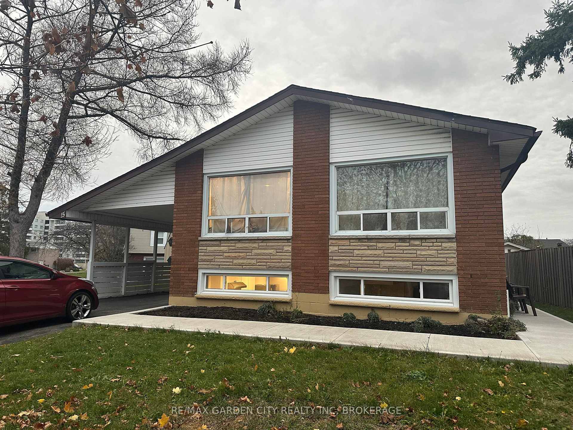 Photo 1 of 15 Champlain Avenue, Hamilton, Greenford — HOMEH