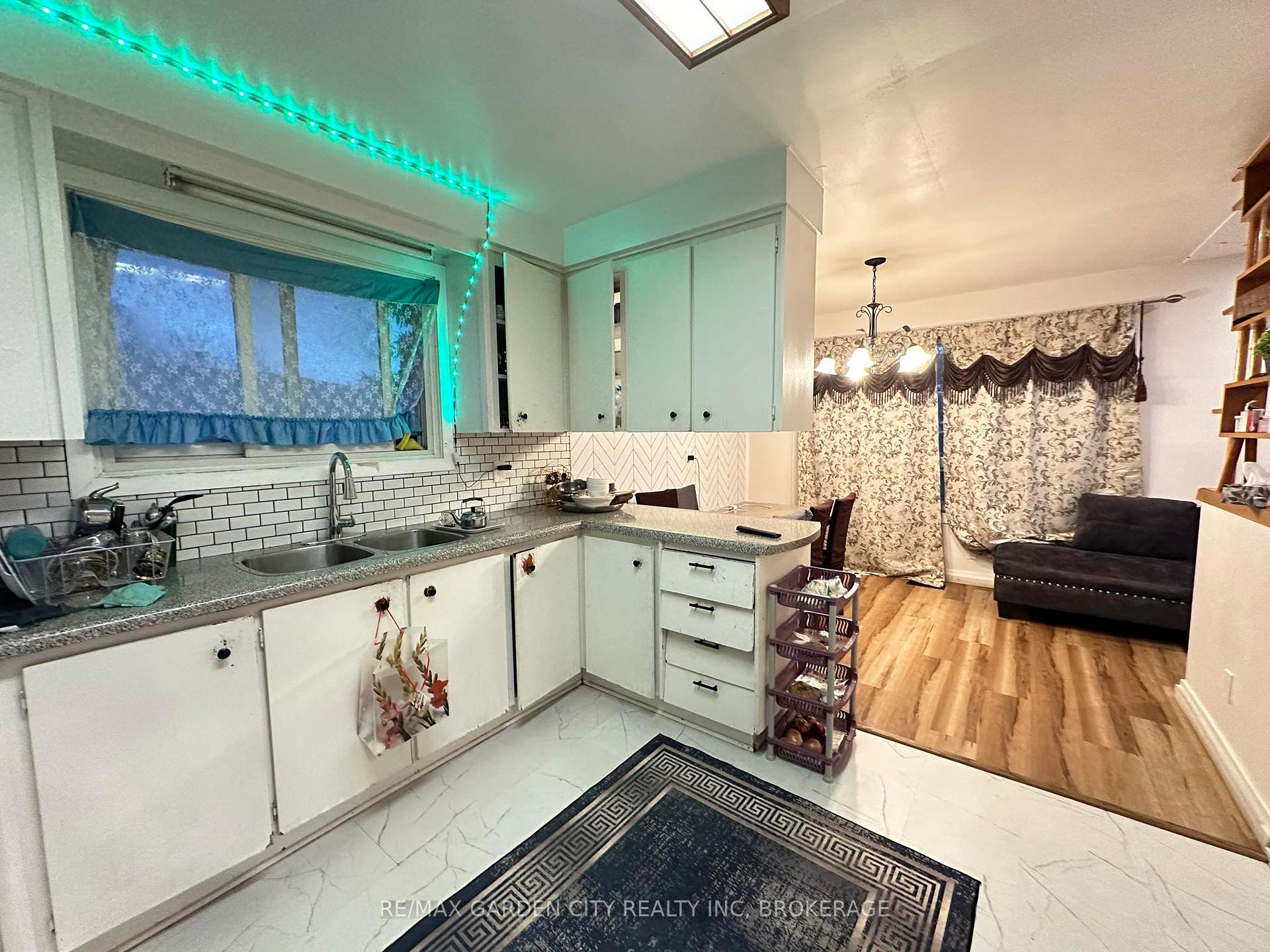 Photo 6 of 15 Champlain Avenue, Hamilton, Greenford — HOMEH