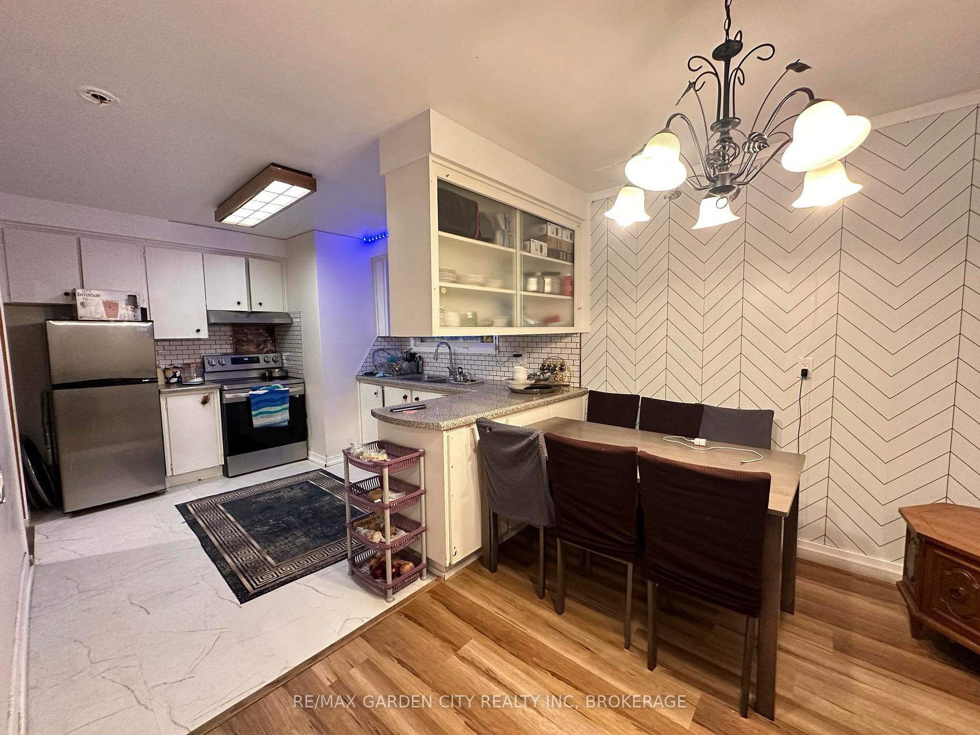 Photo 8 of 15 Champlain Avenue, Hamilton, Greenford — HOMEH