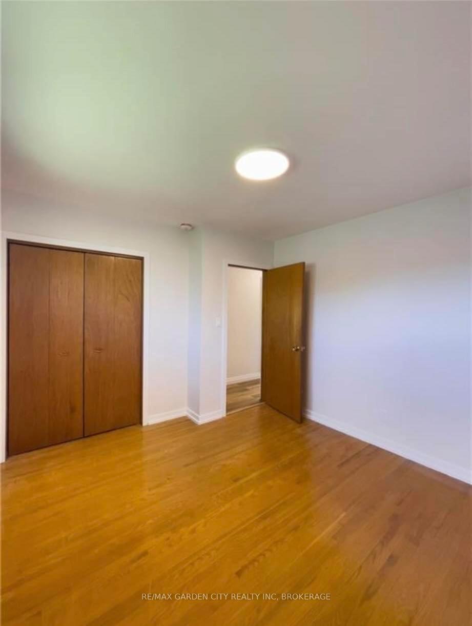 Photo 12 of 15 Champlain Avenue, Hamilton, Greenford — HOMEH
