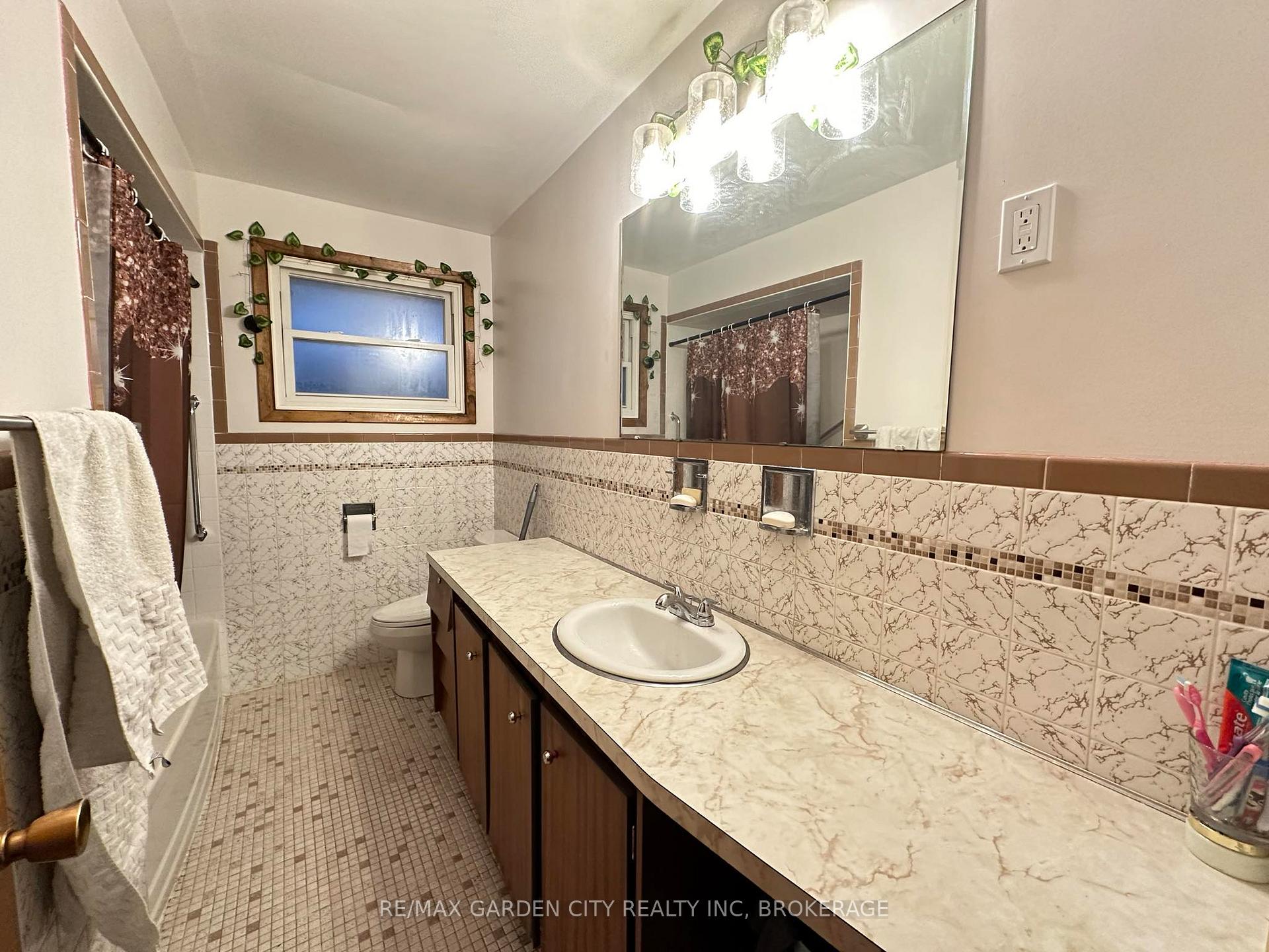 Photo 13 of 15 Champlain Avenue, Hamilton, Greenford — HOMEH