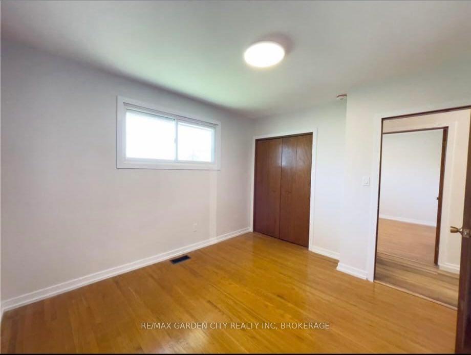 Photo 15 of 15 Champlain Avenue, Hamilton, Greenford — HOMEH