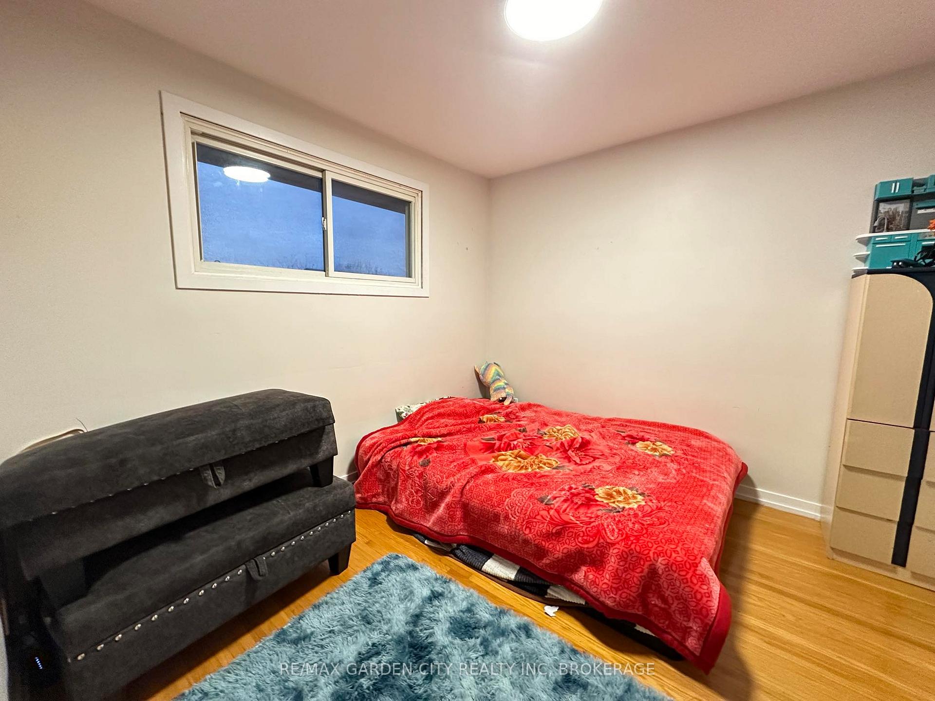 Photo 17 of 15 Champlain Avenue, Hamilton, Greenford — HOMEH