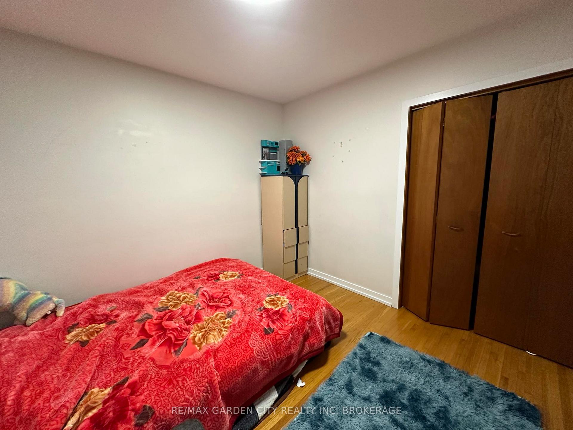 Photo 18 of 15 Champlain Avenue, Hamilton, Greenford — HOMEH
