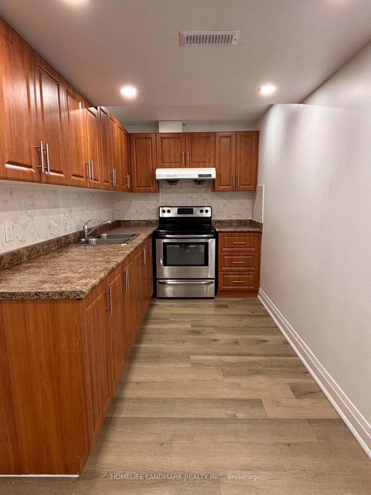 Photo 4 of Unit Basemen, 98 Viscount Drive, Markham, Berczy — HOMEH