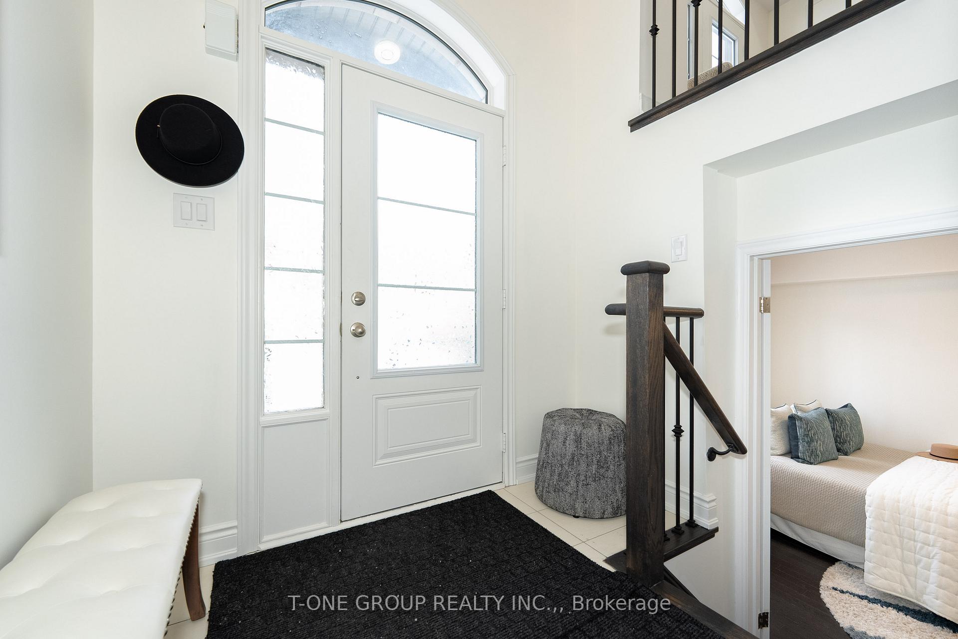 Photo 3 of 111 Lichfield Road, Markham, Unionville — HOMEH