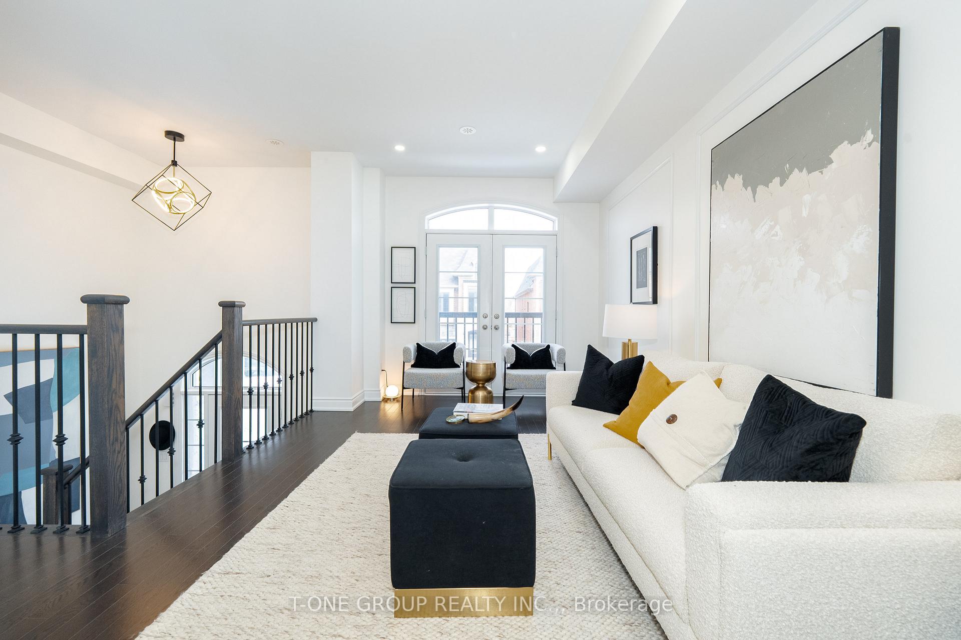 Photo 4 of 111 Lichfield Road, Markham, Unionville — HOMEH