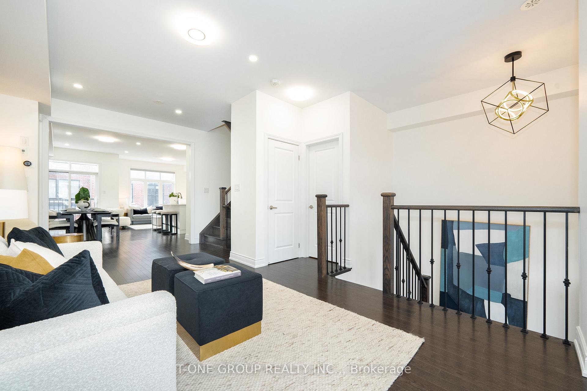 Photo 6 of 111 Lichfield Road, Markham, Unionville — HOMEH