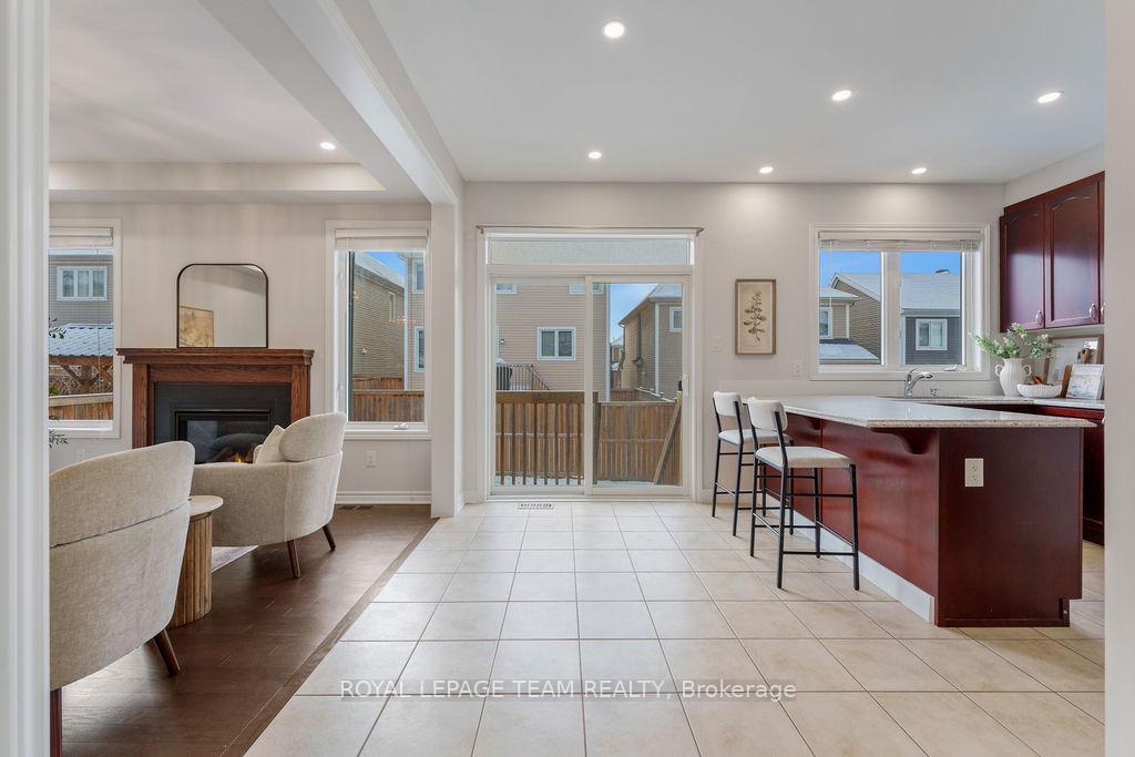 Photo 10 of 106 Pinelock Street, Ottawa, Kanata - Emerald Meadows/Trailwest — HOMEH