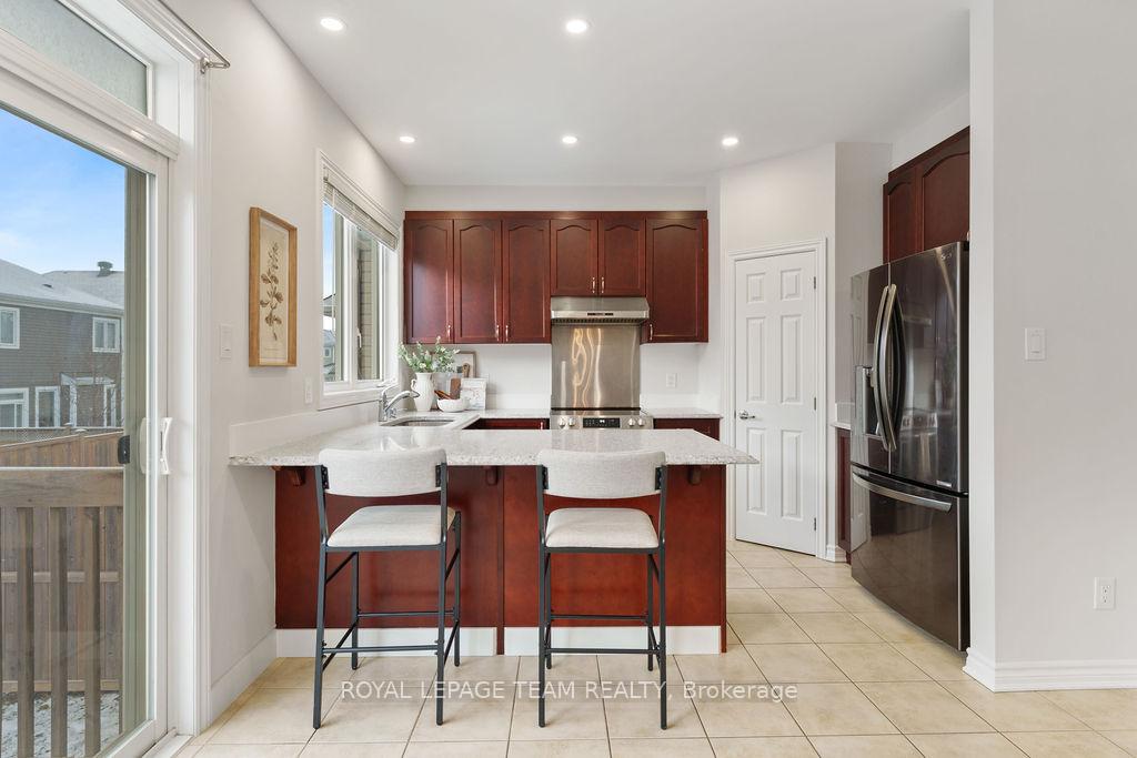 Photo 11 of 106 Pinelock Street, Ottawa, Kanata - Emerald Meadows/Trailwest — HOMEH