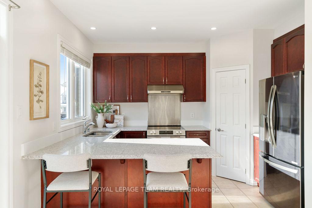 Photo 12 of 106 Pinelock Street, Ottawa, Kanata - Emerald Meadows/Trailwest — HOMEH