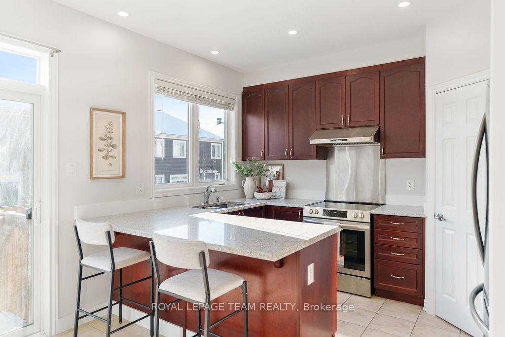 Photo 13 of 106 Pinelock Street, Ottawa, Kanata - Emerald Meadows/Trailwest — HOMEH