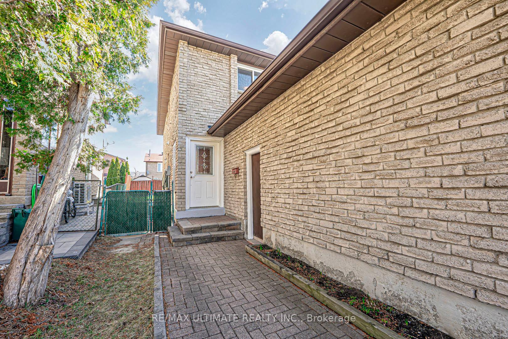 Photo 2 of 25 Larksmere Court, Markham, Milliken Mills West — HOMEH