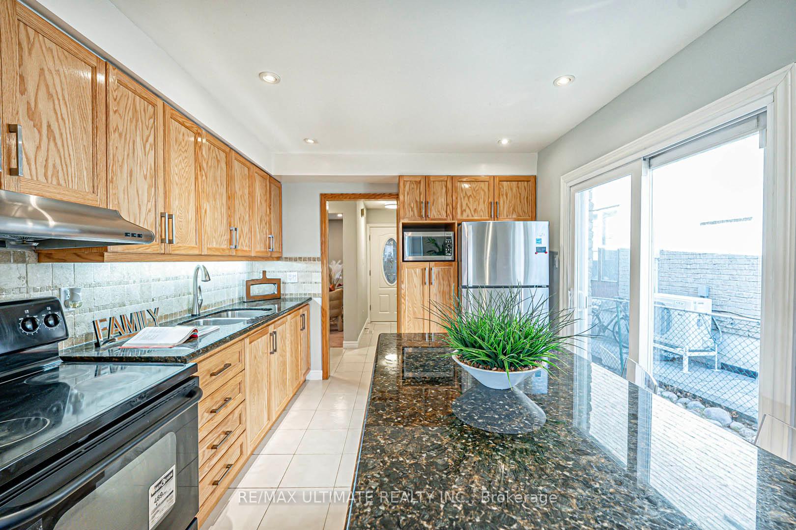 Photo 18 of 25 Larksmere Court, Markham, Milliken Mills West — HOMEH